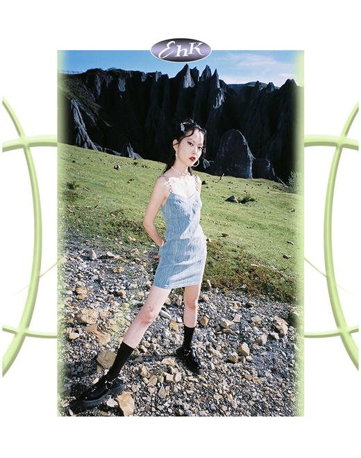 EhK 夏季女设计感高腰蓝色水洗纹理牛仔链条吊带连衣裙 商品图1