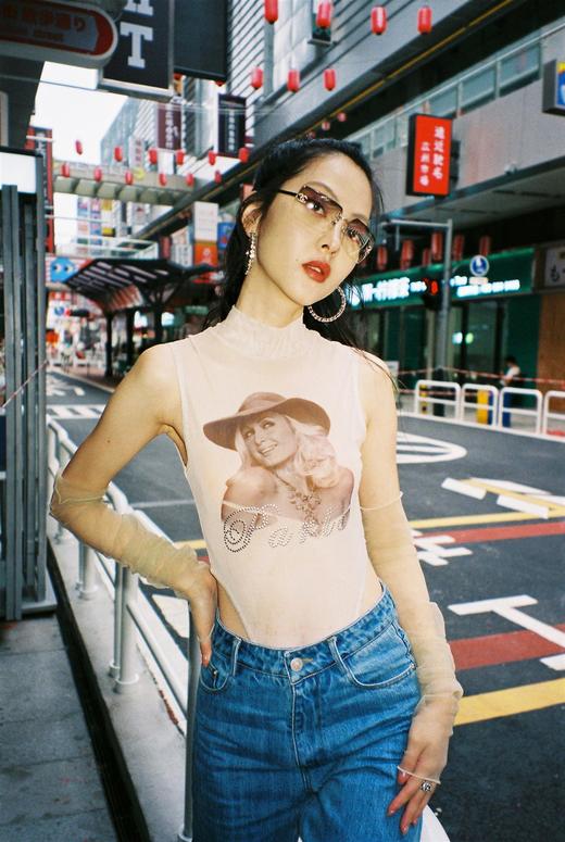 EhK联名款 裸色性感希尔顿印花钉珠连体衣配袖套 商品图0