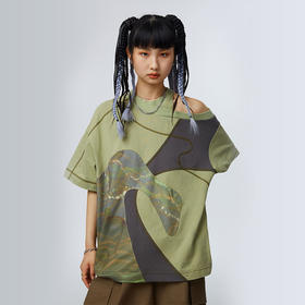 HOLONOMIC 原创宽松设计感小众印花短袖T恤斜肩露肩上衣