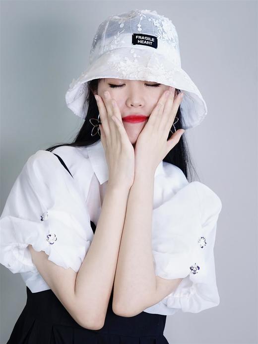fragileheart原创刺绣花朵渔夫帽秋薄百搭白蕾丝花边防晒遮阳帽女 商品图0