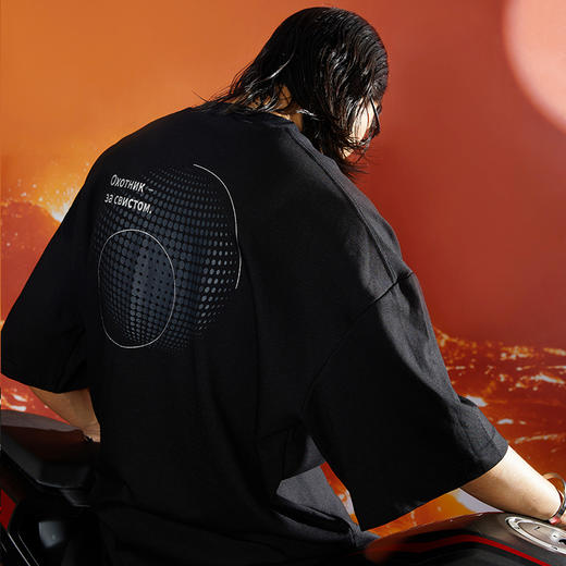 WHISTLEHUNTER(WSTHT)前开叉不对称领口T恤 主题金属印花廓形短袖 商品图1