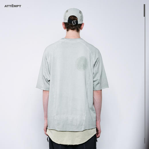 ATTEMPT AW20 结构前倾异形分割文字印花短袖T恤 商品图3