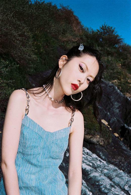 EhK 夏季女设计感高腰蓝色水洗纹理牛仔链条吊带连衣裙 商品图2