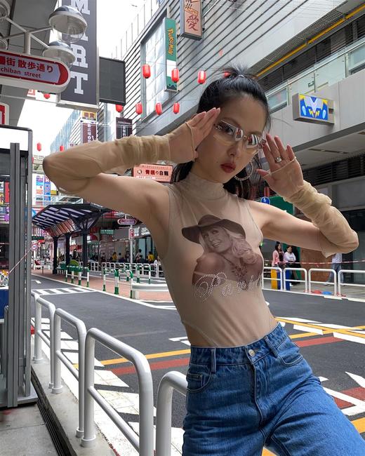 EhK联名款 裸色性感希尔顿印花钉珠连体衣配袖套 商品图1