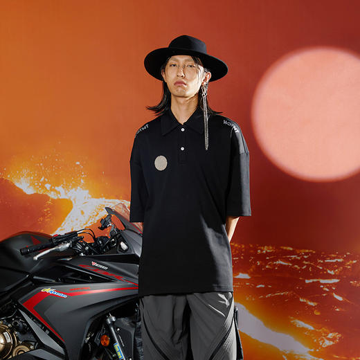 WHISTLEHUNTER(WSTHT)基础百搭宽松翻领短袖 主题印花铁牌POLO衫 商品图0