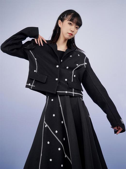 fragileheart易碎商店 黑色小花拼接西装毛呢外套女半身裙套装春 商品图3