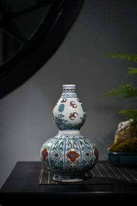 涂杏花:斗彩折枝花卉瓜棱葫芦瓶