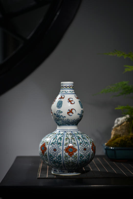 涂杏花:斗彩折枝花卉瓜棱葫芦瓶 商品图0