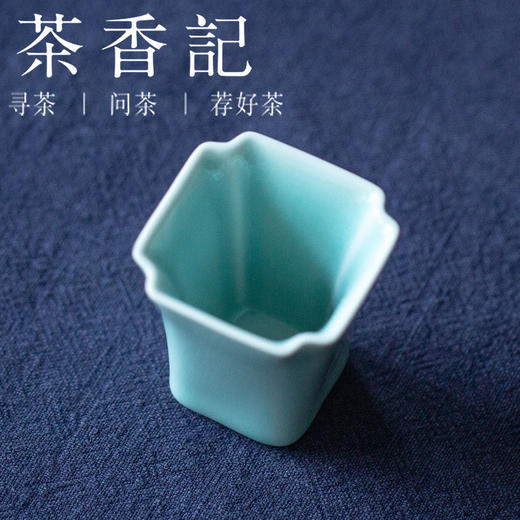 茶香记 龙泉青瓷省大师张英英粉青花口杯30ml陶瓷茶杯清透主人杯 商品图2