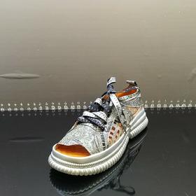 LFGJ 4828 设计师款P C材质凉鞋(鞋款有色差，鞋底有磨损，介意勿拍)