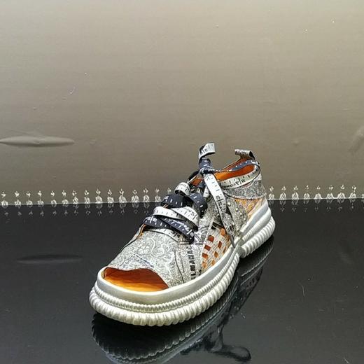 LFGJ 4828 设计师款P C材质凉鞋(鞋款有色差，鞋底有磨损，介意勿拍) 商品图0