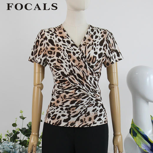FOCALS女装夏季新款短袖V领气质修身豹纹T恤上衣20BN068KL 商品图0