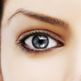  眼睛也会被晒伤？警惕紫外线这个温柔的“杀手”，眼部防晒很重要 