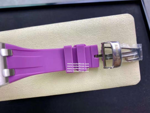 爱彼石英计时女装网红爆款爱彼皇家橡树香芋紫来货🌟🌟
316精钢表壳镶钻八角钻石壳边设计 进口瑞士多动能石英机芯 稳定带计时功能 蓝宝石水晶镜面刮不花玻璃 采用食品级别安全橡胶 商品图6