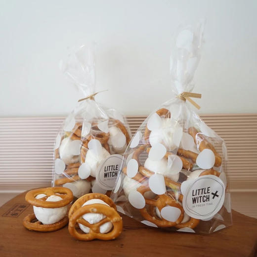 LITTLE WITCH 碱水扭结蛋白糖小食8颗 商品图1
