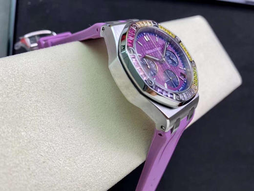 爱彼石英计时女装网红爆款爱彼皇家橡树香芋紫来货🌟🌟
316精钢表壳镶钻八角钻石壳边设计 进口瑞士多动能石英机芯 稳定带计时功能 蓝宝石水晶镜面刮不花玻璃 采用食品级别安全橡胶 商品图12