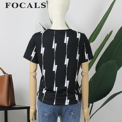 FOCALS女装夏季新款短袖圆领百搭黑白气质印花T恤上衣YJ2N113NW 商品图2