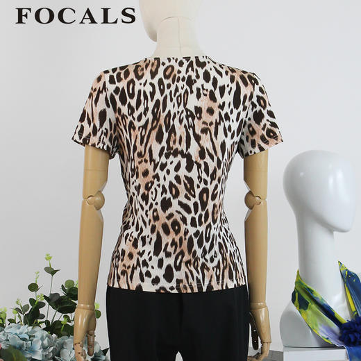 FOCALS女装夏季新款短袖V领气质修身豹纹T恤上衣20BN068KL 商品图2