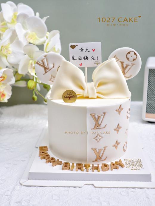 1027CAKE | 奢侈品LV   蝴蝶结 LV礼物盒 翻糖装饰蛋糕 商品图0