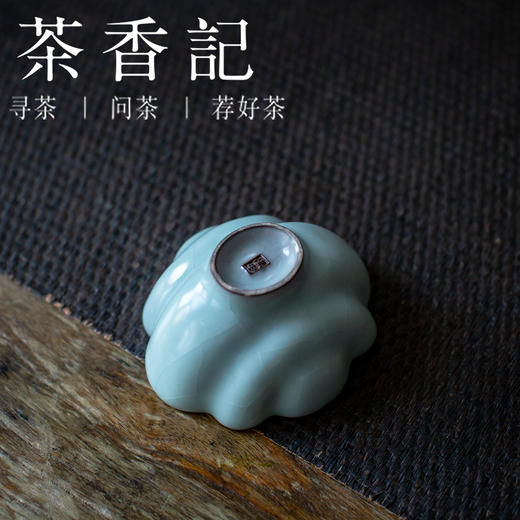 茶香记 龙泉青瓷官窑九曲杯陶瓷主人杯90ml复刻经典茶杯手作开片 商品图3