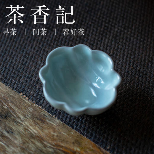 茶香记 龙泉青瓷官窑九曲杯陶瓷主人杯90ml复刻经典茶杯手作开片 商品图1