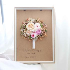 【钟情手捧花永生花相框】（38*29cm）