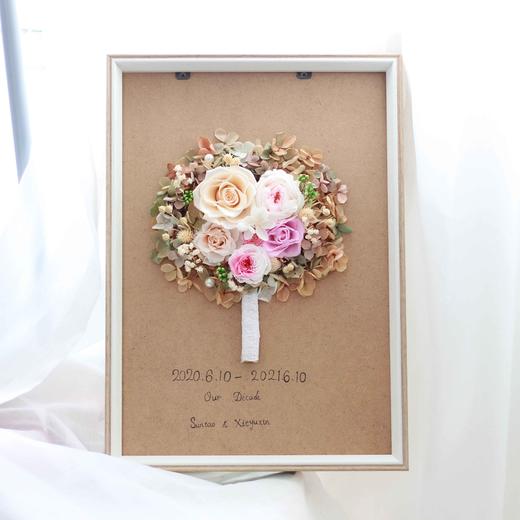 【钟情手捧花永生花相框】（38*29cm） 商品图0