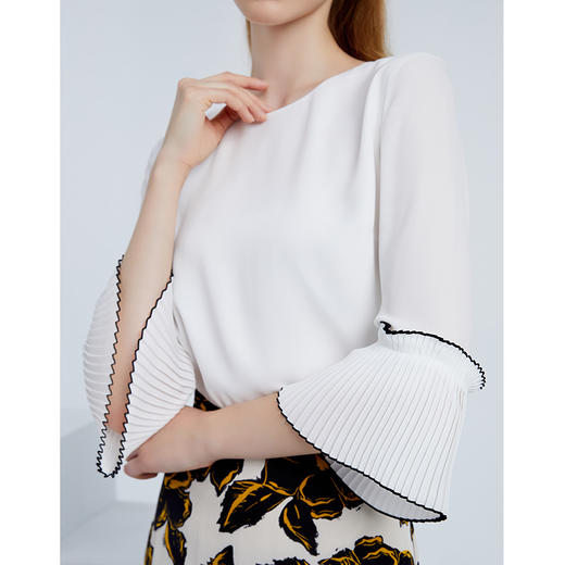 EITIE爱特爱秋季新款简约通勤喇叭袖直筒圆领套头T恤上衣6313003 商品图2