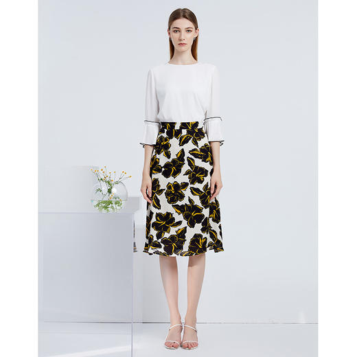 EITIE爱特爱秋季新款简约通勤喇叭袖直筒圆领套头T恤上衣6313003 商品图1