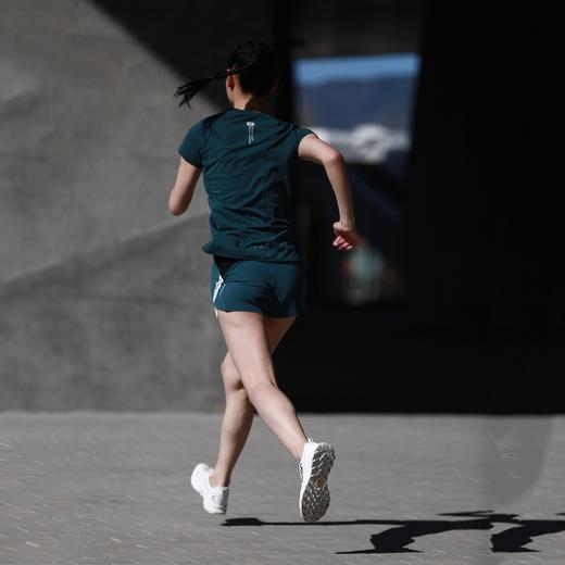 身体智慧 BODYWIT 赤乌 女款 快干通风窗短袖T恤 商品图7