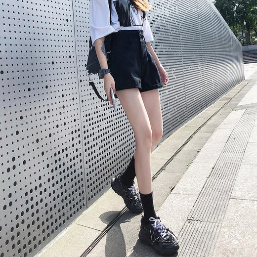 【时尚 热门推荐】黑色牛仔短裤女夏2021年新款高腰显瘦网红卷边a字阔腿超热裤潮ins 商品图3