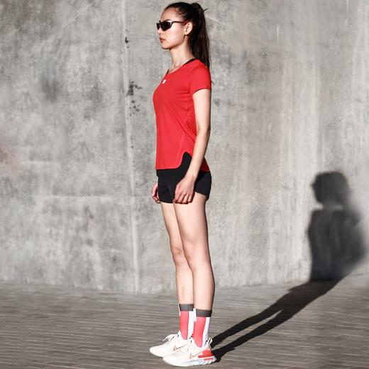 身体智慧 BODYWIT 赤乌 女款 快干通风窗短袖T恤 商品图1