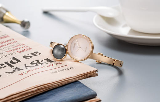 西铁城日本官方正品光动能防水时尚潮流女表EW5496-52W 商品图4