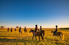 暑假游学：在呼伦贝尔草原上骑马！亲子旅拍大片！