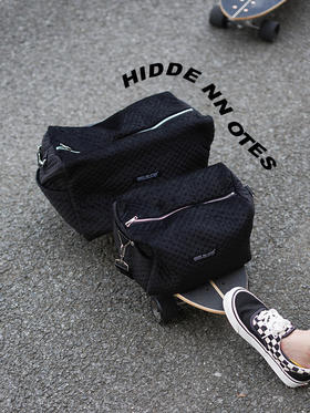 HIDDENNOTES 原创斜挎运动健身包 丝绒大容量学生旅行包轻便背包