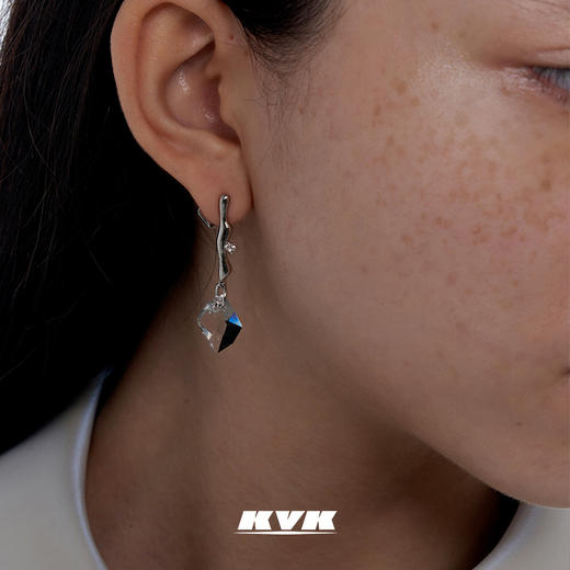 KVK耳环2021年新款潮高级感不对称耳坠女气质长款耳钉女水晶耳饰 商品图3