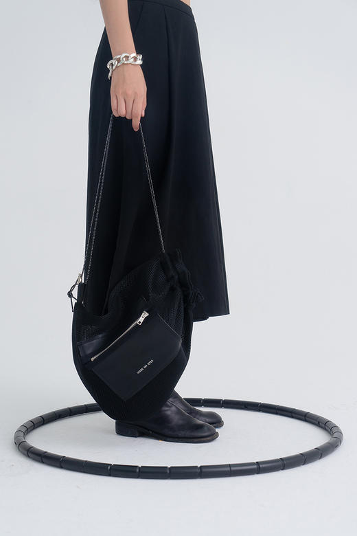 〖HIDDE NN OTES〗原创单肩包 网格抽绳褶皱拼皮运动休闲斜挎包 商品图3