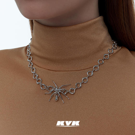 KVK蜘蛛血滴吊坠扭转项链女轻奢小众原创饰品锁骨项链ins冷淡风 商品图3