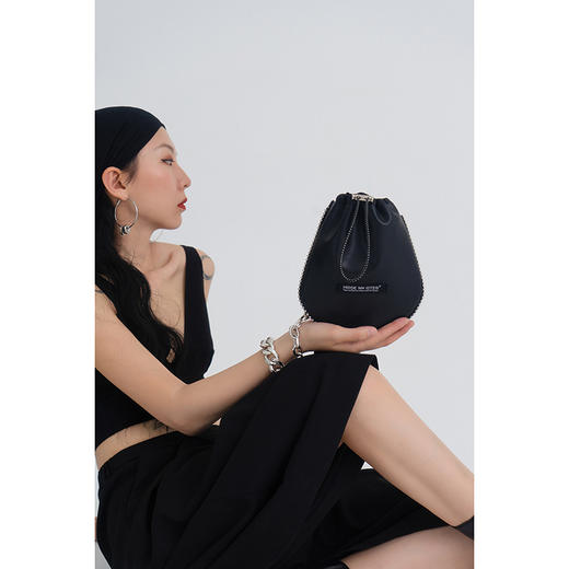 〖HIDDE NN OTES〗原创单肩包 mini链条钢珠抽绳圆弧斜挎手机包 商品图0