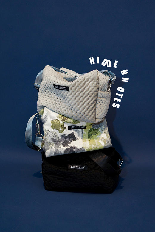 〖HIDDENNOTES〗原创斜挎包 银灰色大容量健身包小个子便携运动包 商品图0