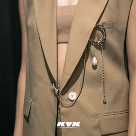 KVK胸针ins潮个性2021新款可爱防走光扣固定领口高档装饰流苏饰品