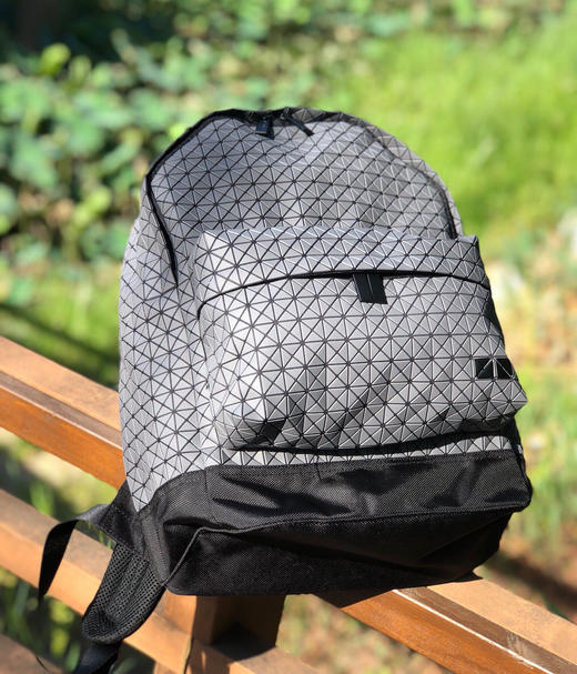 420-4 快闪巨折‼️三宅 zui轻zui无感的背囊  磨砂布纹几何拼接超轻双肩包 商品图8