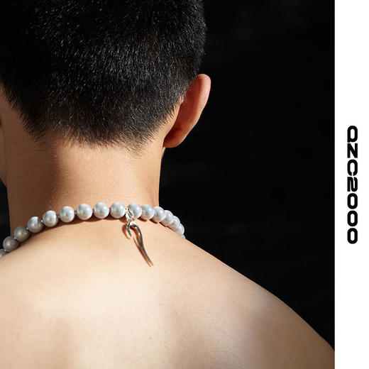 QZC2000 LOGO图腾吊坠梦幻反光珍珠串珠磁铁吸扣项链造型男女饰品 商品图2