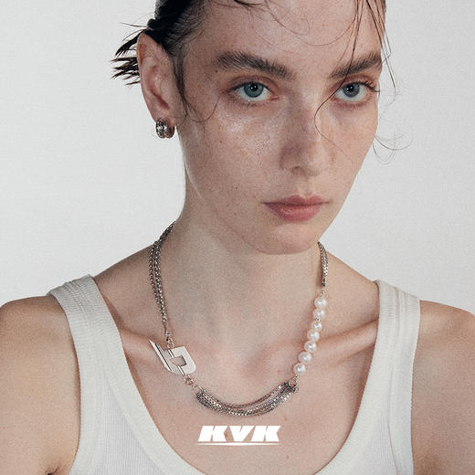 KVK珍珠拼接字母项链女925银2021年新款锁骨链吊坠情侣饰品配饰 商品图1