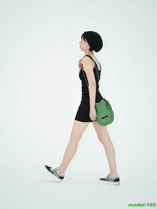 HIDDENNOTES l小众设计花边趣味抽绳包 夏季包包女斜挎黑绿手机包 商品图2