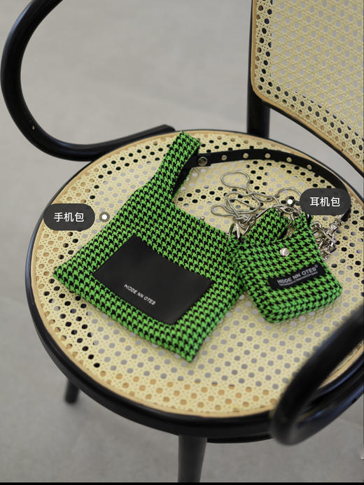 HIDDENNOTES l 2021新款复古小众红格子迷你耳机包斜挎链条造型包 商品图3