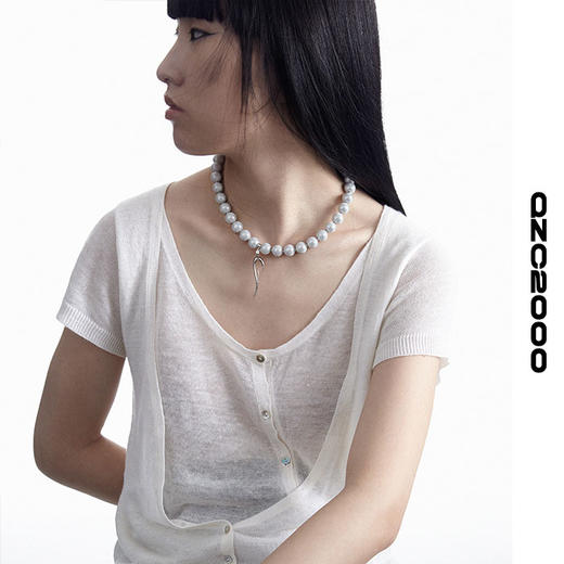 QZC2000 LOGO图腾吊坠梦幻反光珍珠串珠磁铁吸扣项链造型男女饰品 商品图3