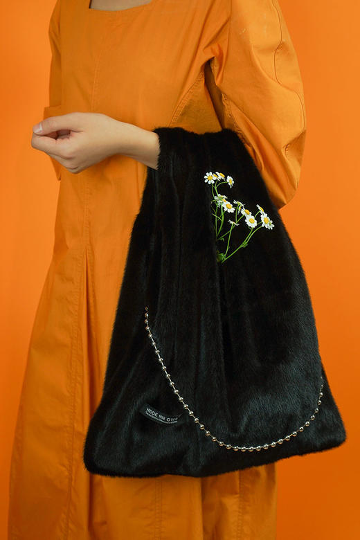 〖HIDDENNOTES〗原创小众 毛绒背心包 黑色仿兔毛链条斜挎手提袋 商品图2