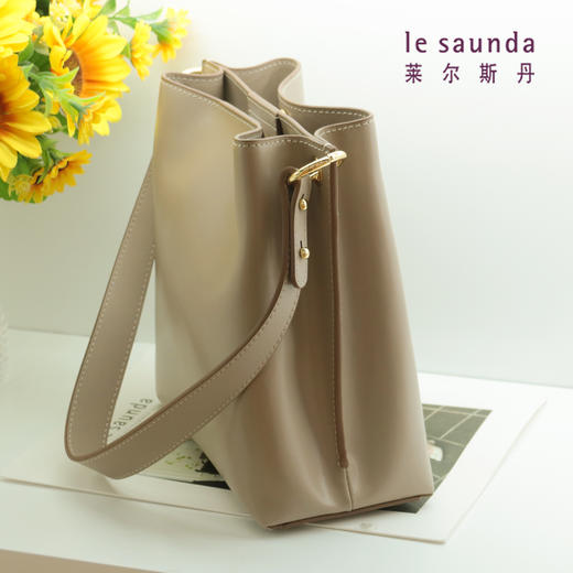 莱尔斯丹斜挎包
2MH7644 商品图5