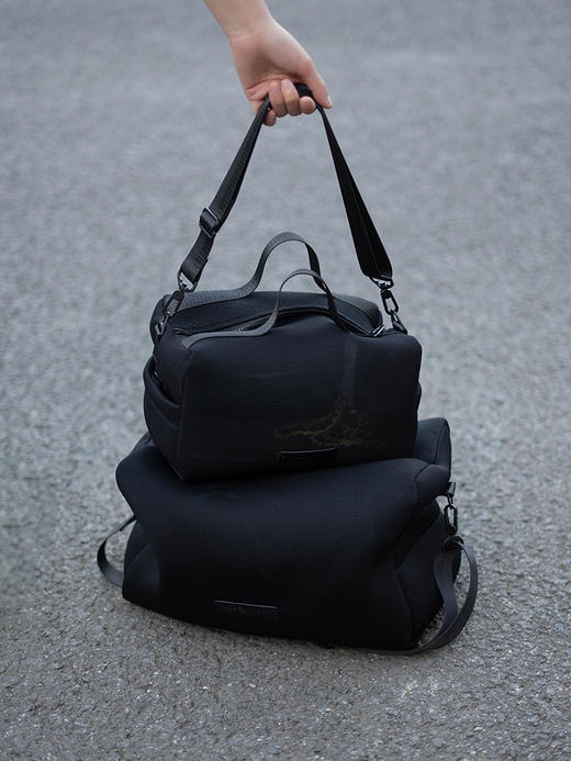 HIDDENNOTES l 2021夏季新款斜挎包轻便透气网格健身包平板电脑包 商品图2